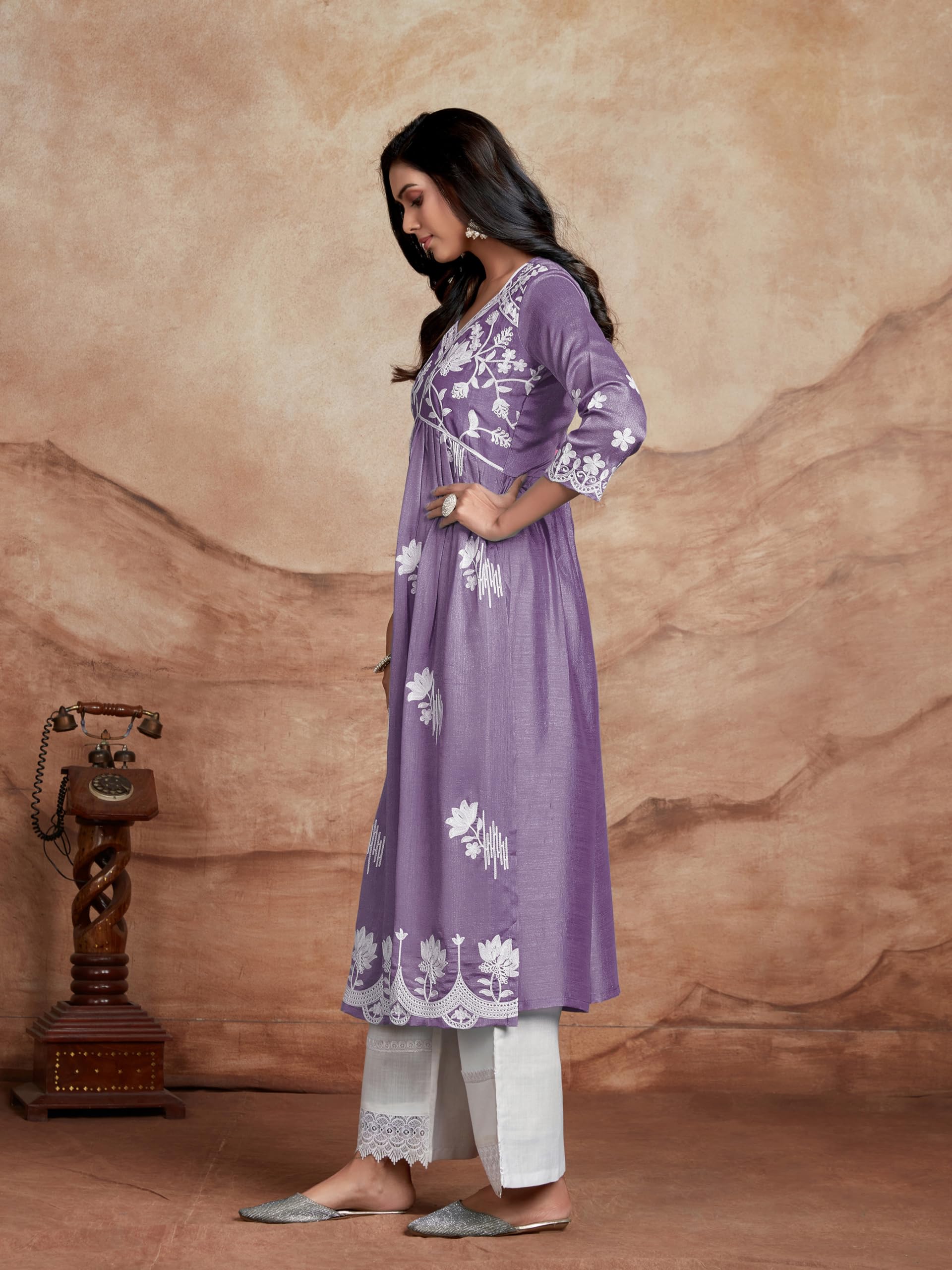 Lavender Chikankari Kurta for Women - Image 4