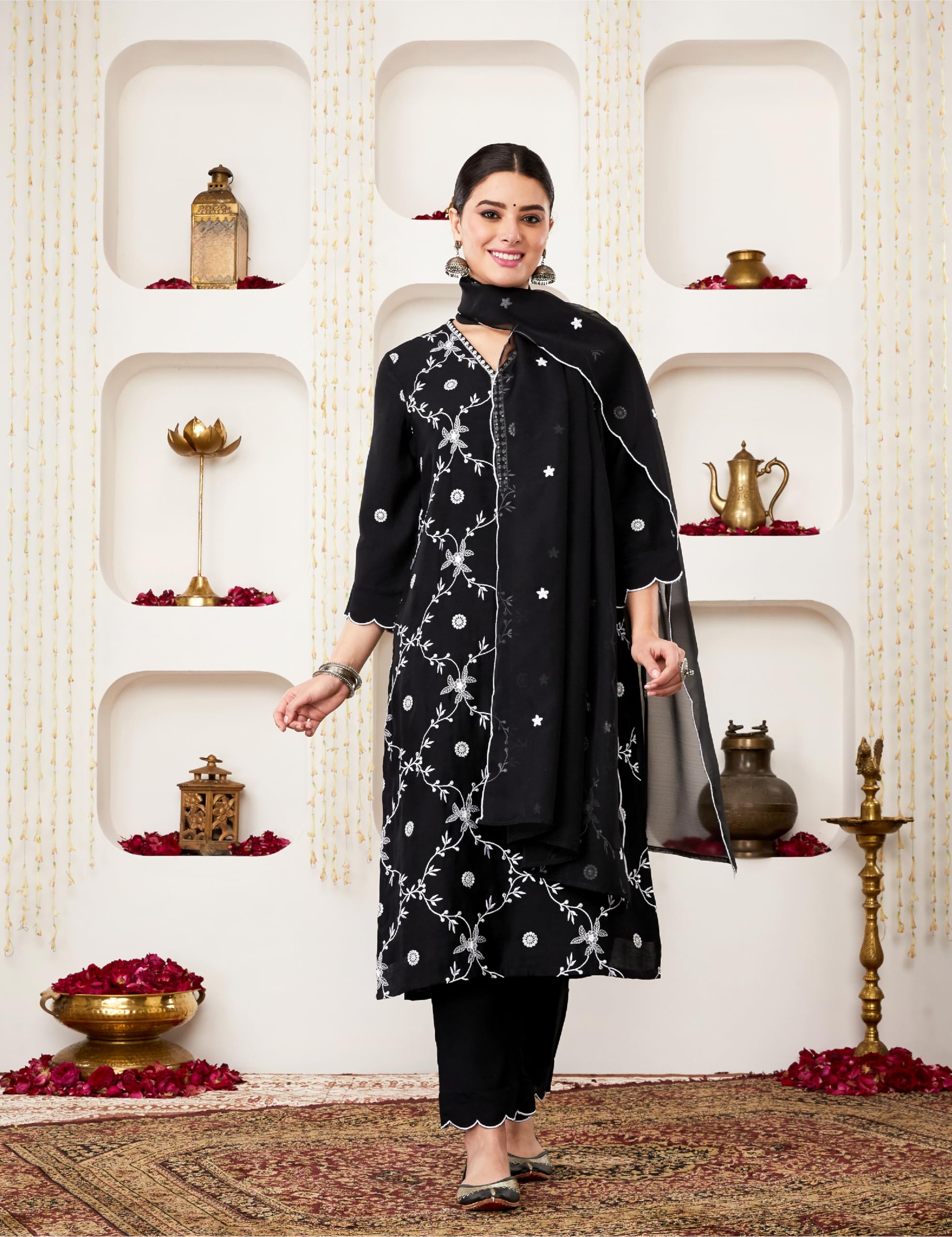 Myx Women's Embroidered Kurta Pant Set with Organza Dupatta - Black - Image 5