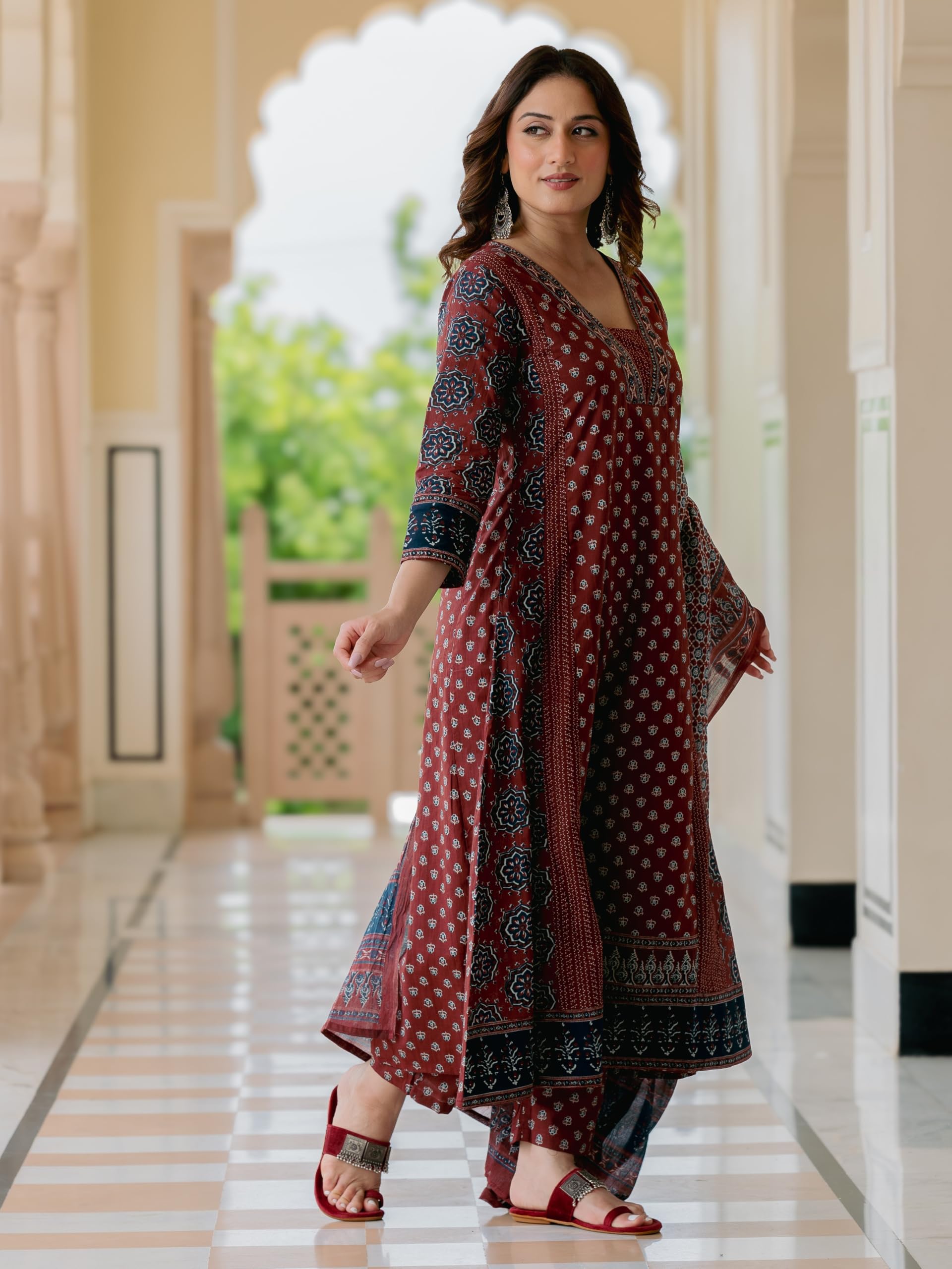 Arayna Women's Ethnic Suit - Maroon - Image 5