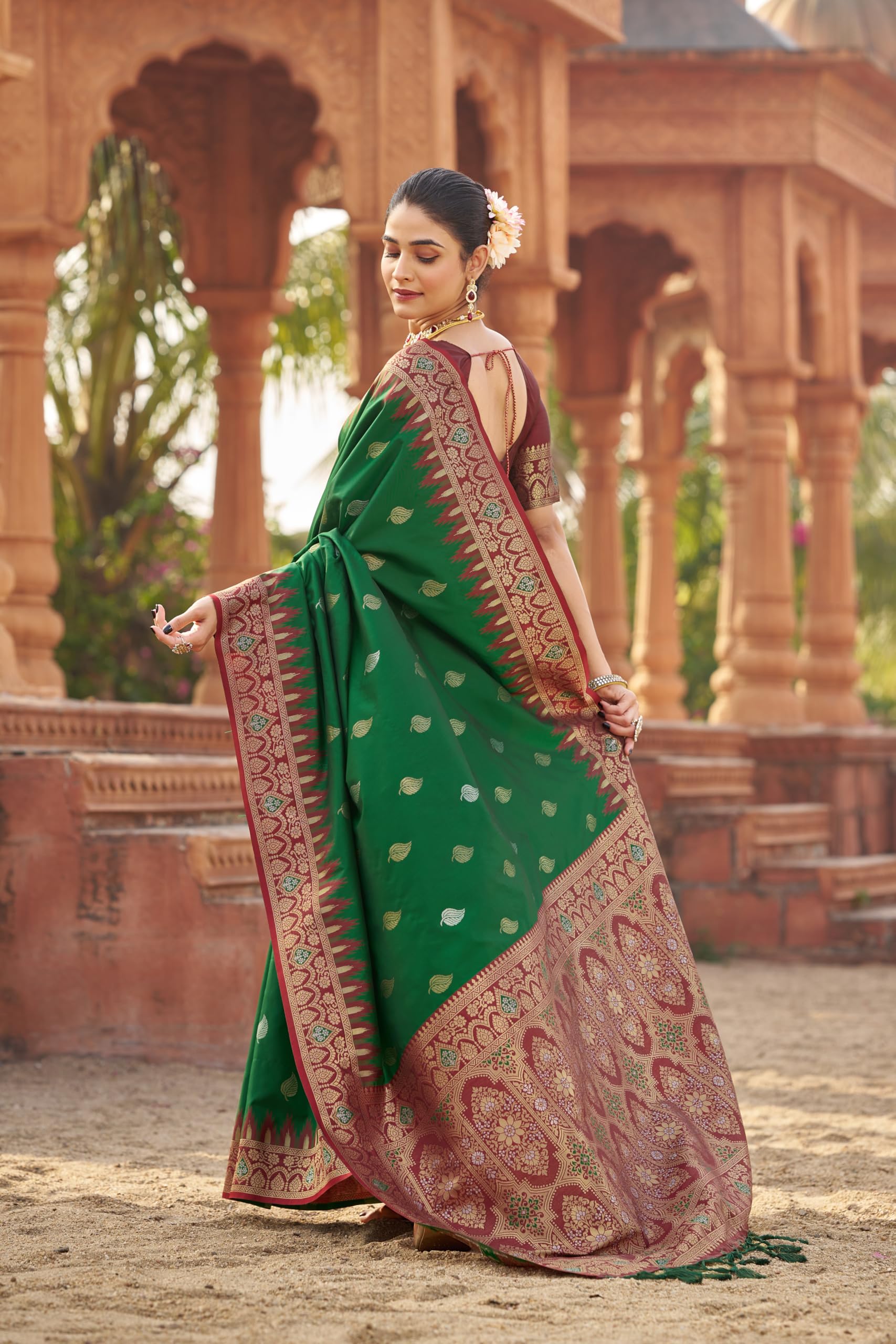 SWORNOF Women's Kanjivaram Soft Silk Banarasi Saree - Green - Image 3