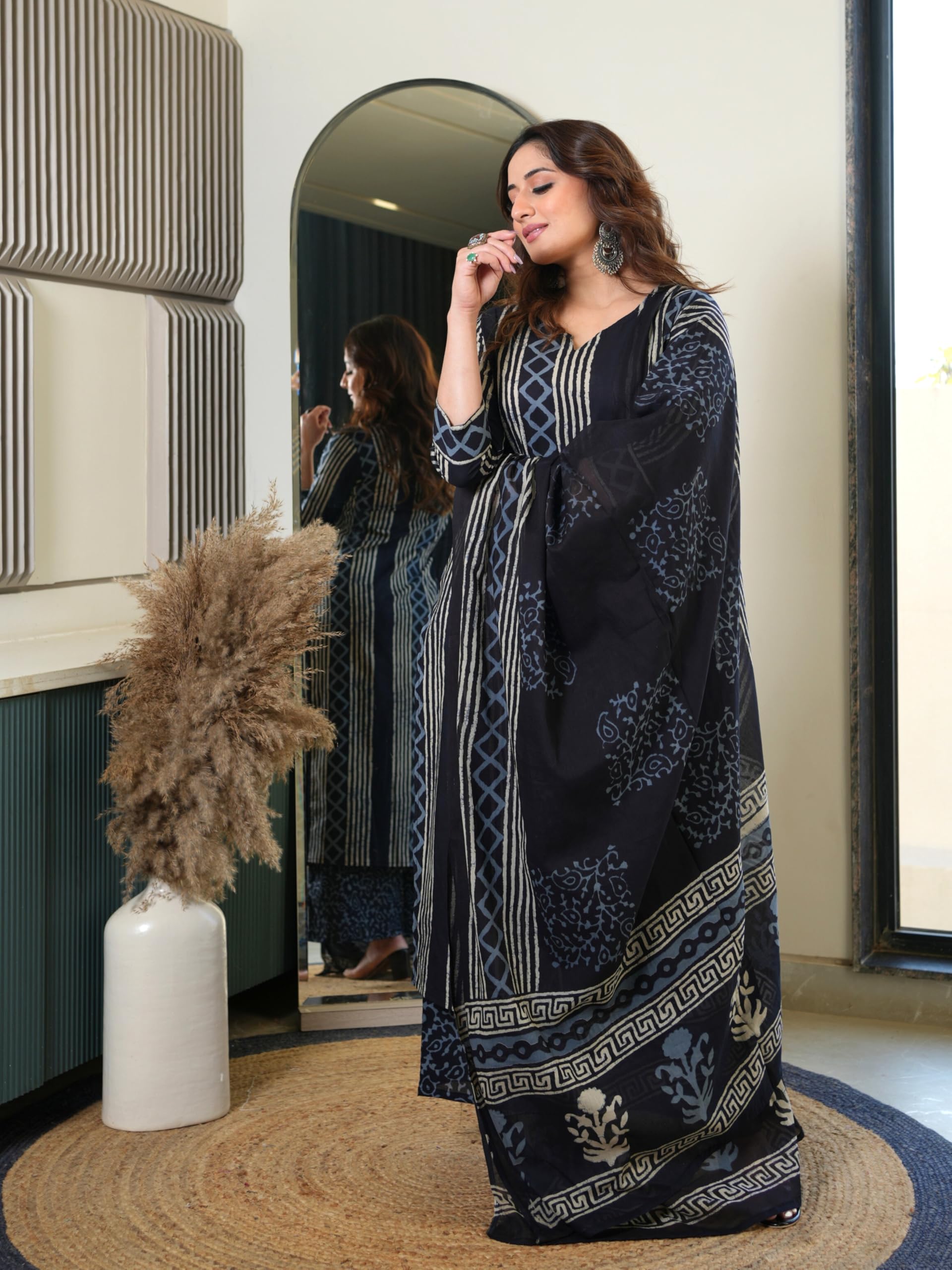 Arayna Women Kurta Set with Dupatta - Black & Indigo - Image 4