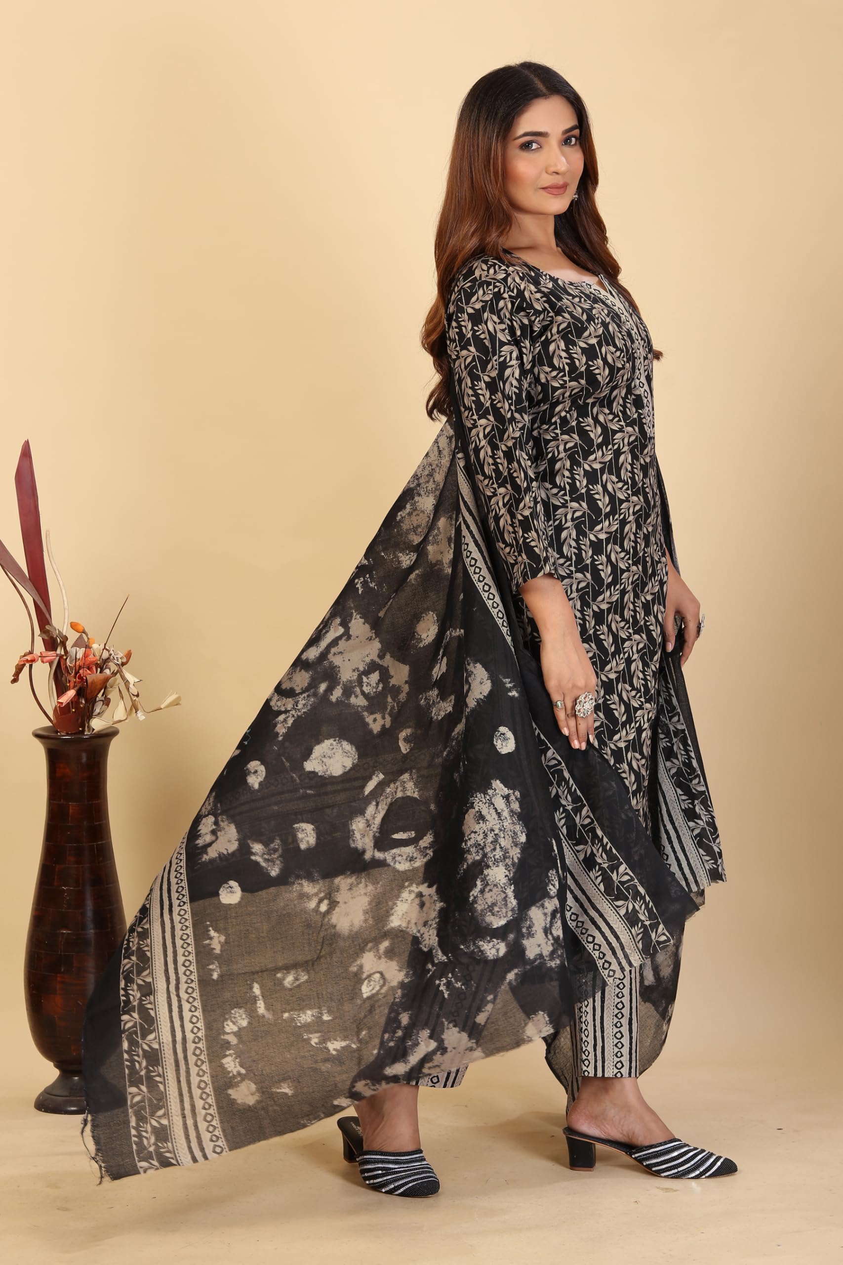 LARQI Women's Floral Print Black Cotton Kurta Set - Image 4