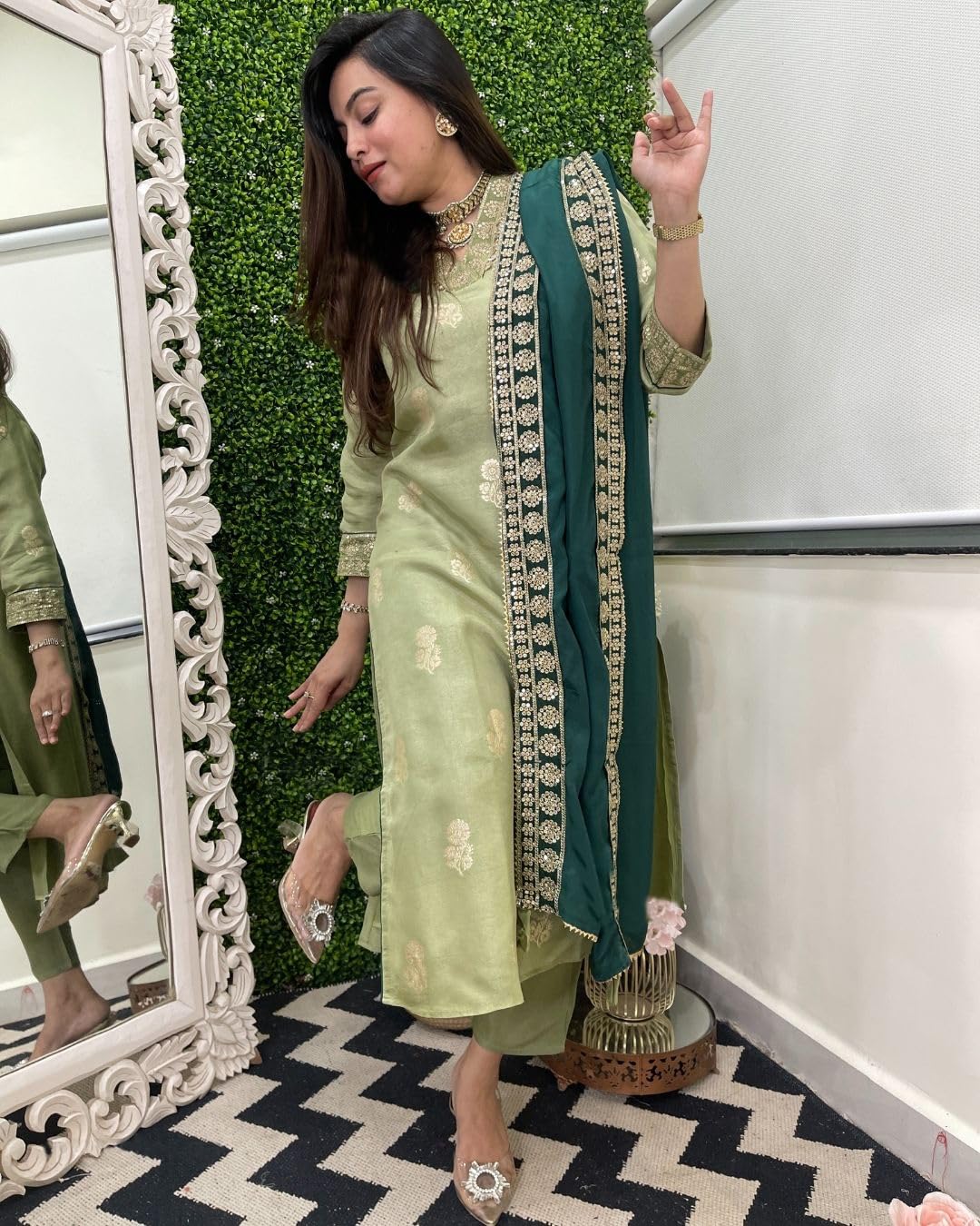 GoSriKi Women's Printed Kurta Set - Pista Green - Image 5