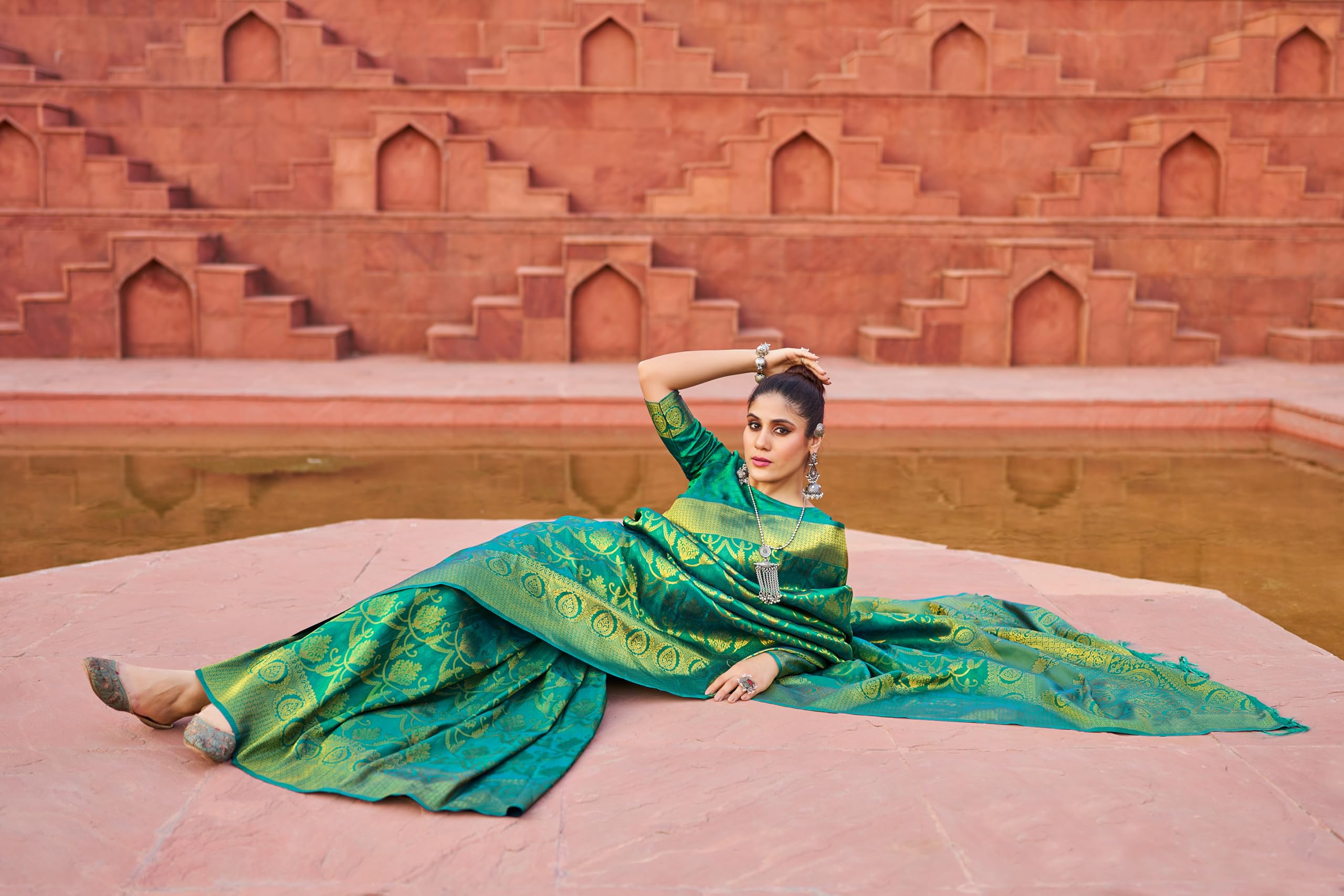 SWORNOF Womens Silk Saree with Zari - Green - Image 5