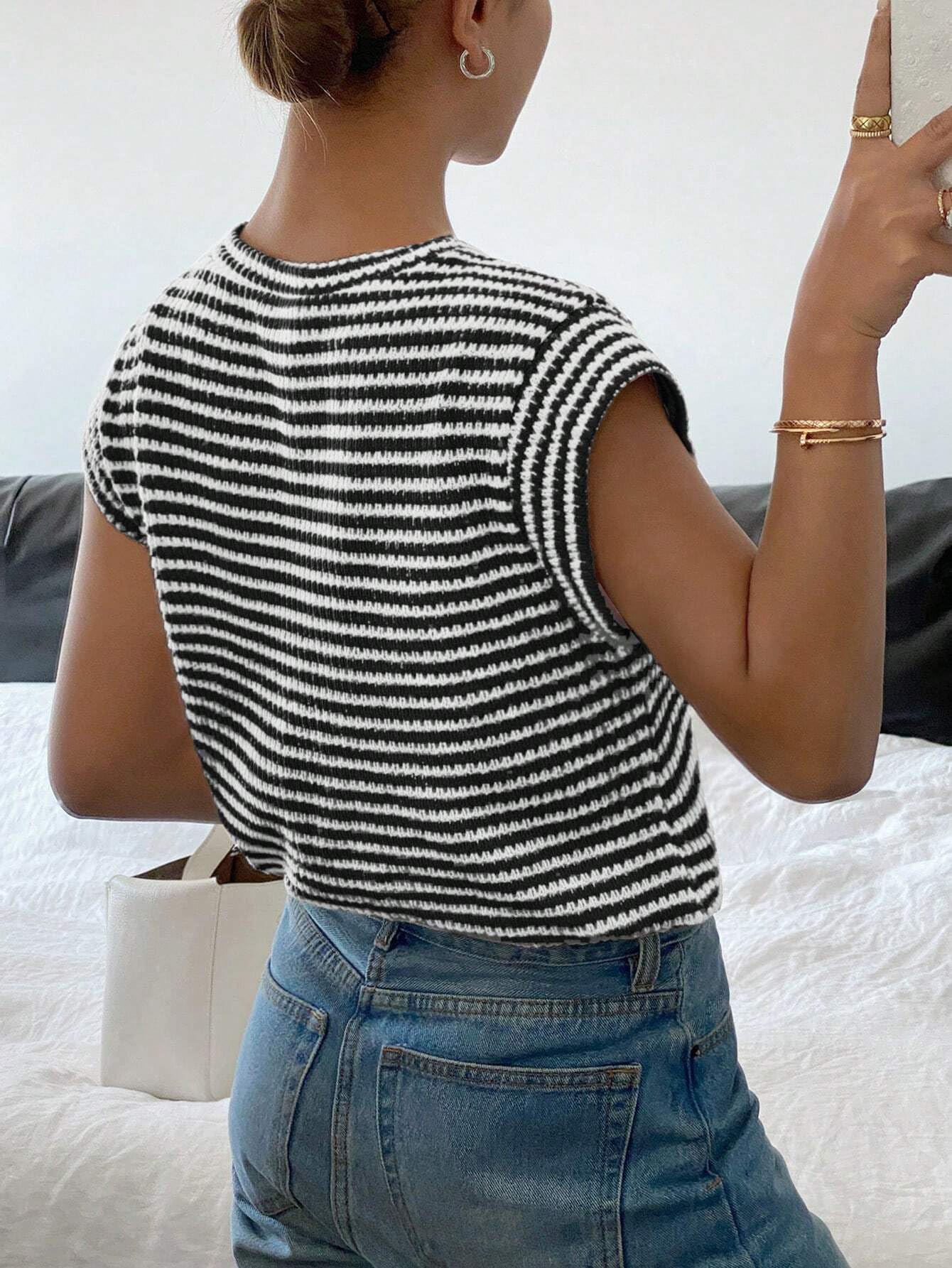 Jawdrobe Women's Striped Round Neck Top - Image 4