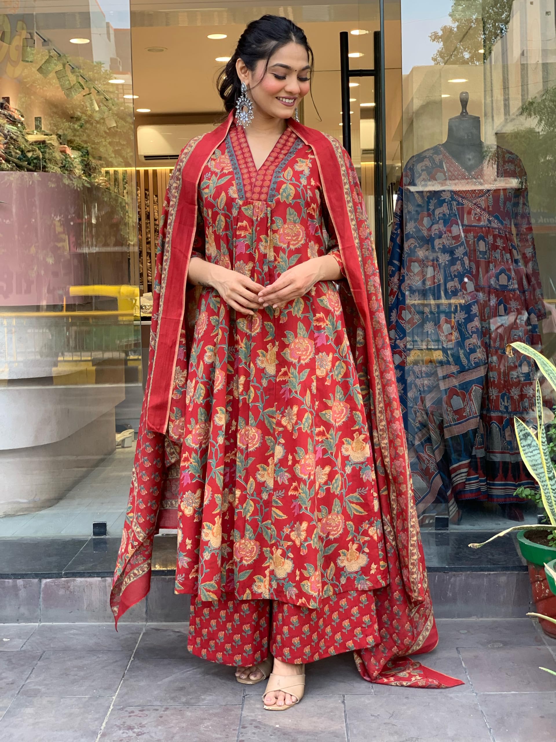 Arayna Women's Kurta Set - Red - Image 4