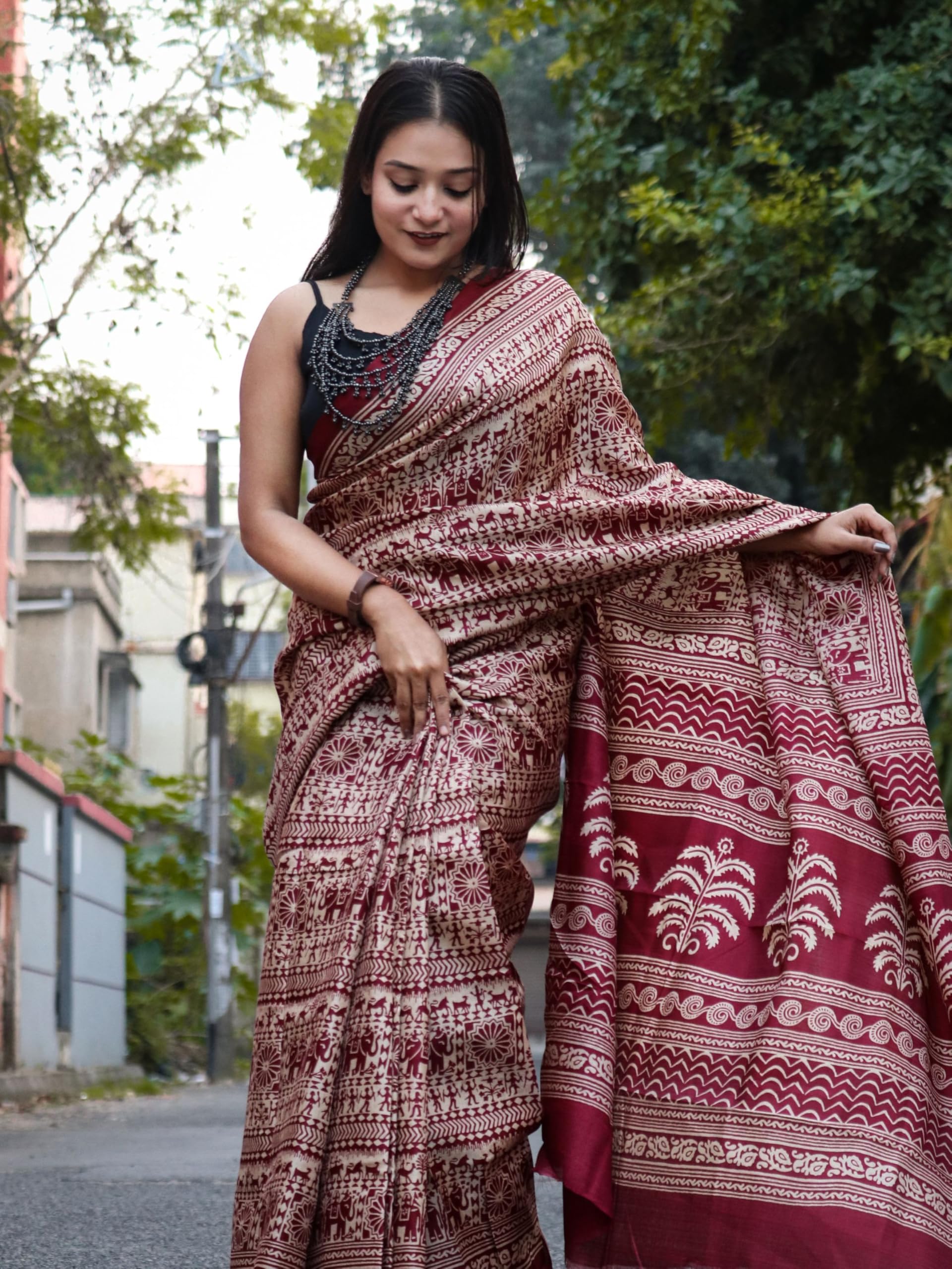 EthnicJunction Women Kalamkari Print Saree - Maroon - Image 4