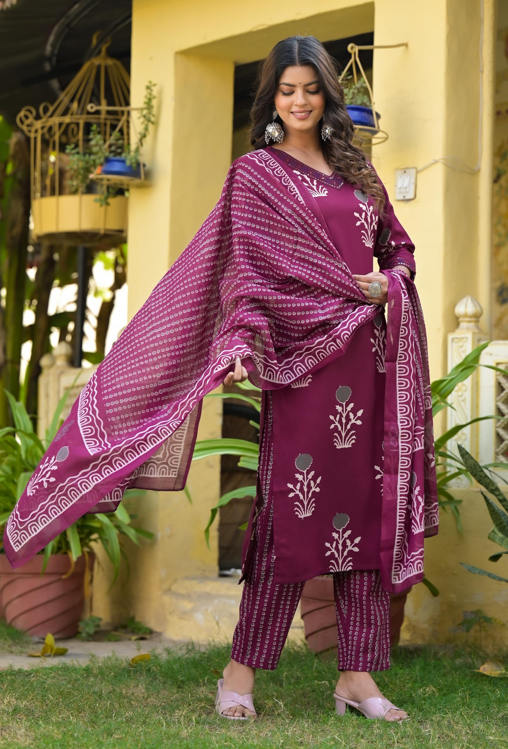 KLOSIA Women Straight Kurta Pant Set with Dupatta - Image 4