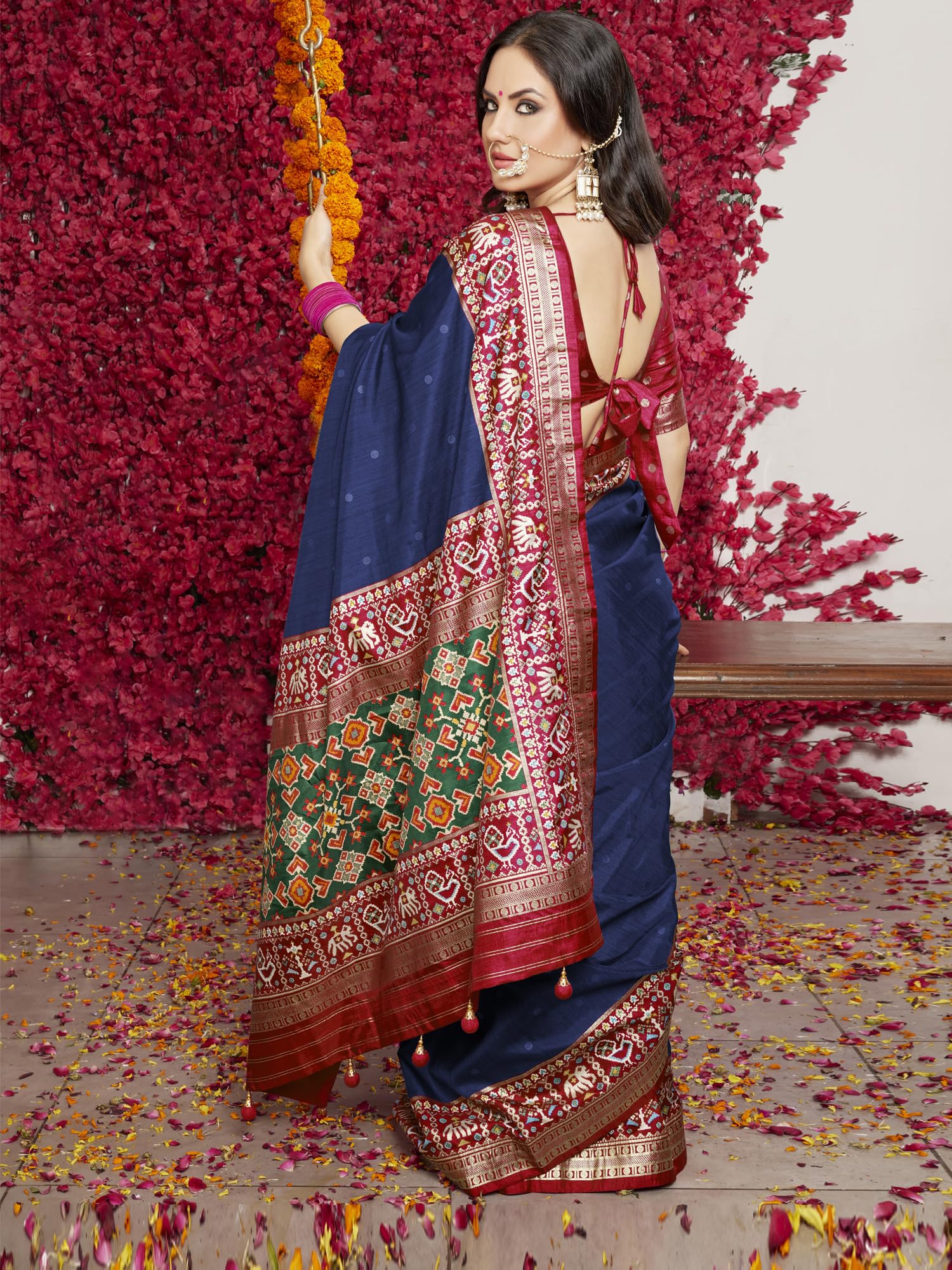 AKHILAM Women Banarasi Silk Saree - Navy Blue - Image 2