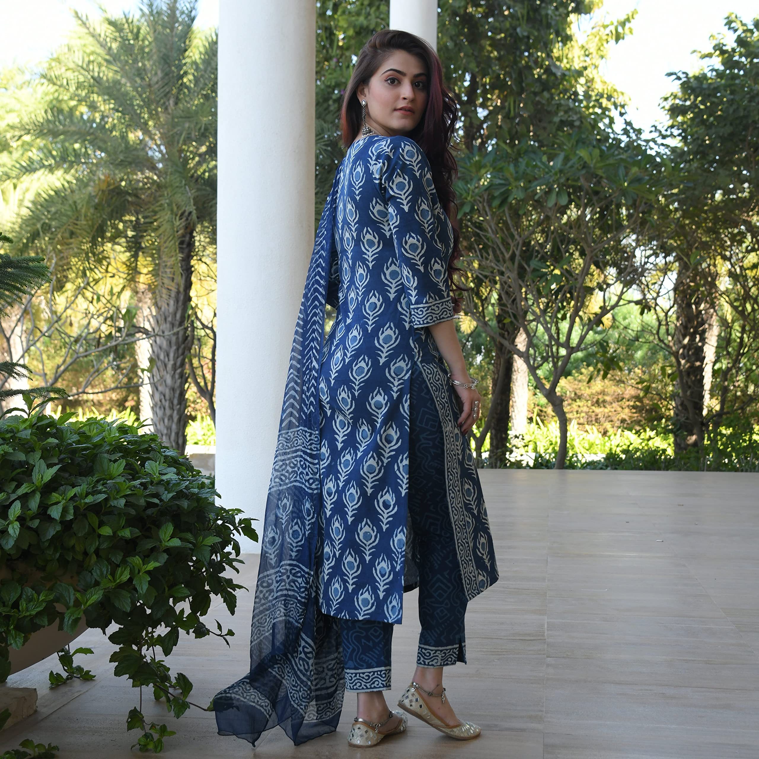 KLOSIA Women Blue Indigo Printed Kurta Set with Dupatta - Image 4