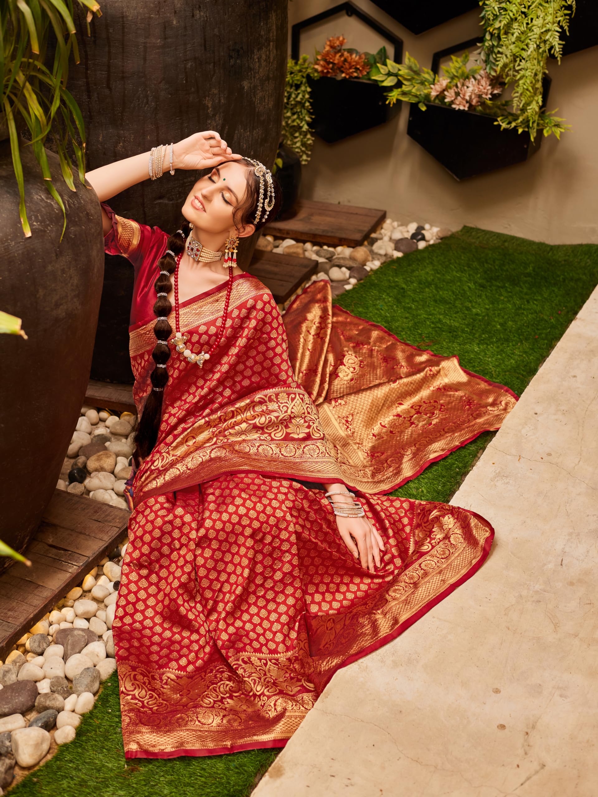 EthnicJunction Women Silk Blend Banarasi Saree - Red - Image 2